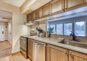 Dog-friendly home at the base of Blue Mountain