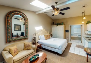 Dog-Friendly Cabana and Studio with Spa Suite & Beach Access