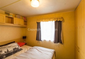 Dog friendly caravan to hire at Breydon Water Holiday Park in Norfolk ref 10101B