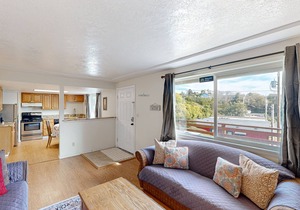 Dog-friendly duplex in the Heart of Nye beach near the beach & downtown