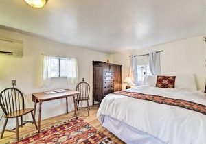 Dog-Friendly Eco Cabin - 20 Mi to Taos Ski!