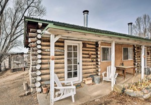 Dog-Friendly Eco Cabin - 20 Mi to Taos Ski!