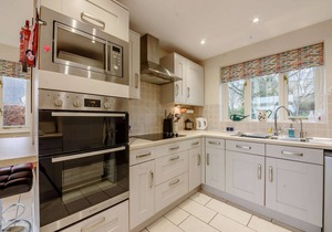 Dog friendly holiday cottage in the Cotswolds with cinema room and superb garden - Landgate House