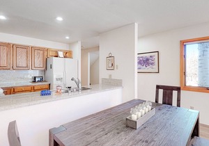 Dog-Friendly Mountain Townhouse with Grill, Fireplace & Free High Speed WiFi