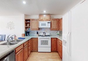 Dog-Friendly Mountain Townhouse with Grill, Fireplace & Free High Speed WiFi