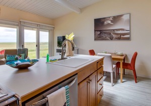 Dog-friendly Oceanfront Condo, Close to Gearhart Golf Links - Walk to the Beach