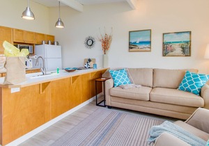 Dog-friendly Oceanfront Condo, Close to Gearhart Golf Links - Walk to the Beach