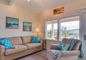 Dog-friendly Oceanfront Condo, Close to Gearhart Golf Links - Walk to the Beach