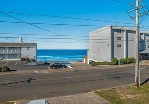 Dog-Friendly Oceanview Duplex w/ Beach Access - Walk to Nye Beach Shops