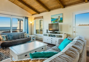 Dog-Friendly Oceanview Duplex w/ Beach Access - Walk to Nye Beach Shops
