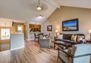 Dog friendly villa with marsh and tidal creek views - access to community pool