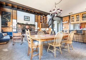 Dollar Point Charming Swedish Chalet,large deck, BBQ, LAKEVIEW/DISCOUNT PRICE