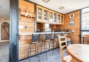Dollar Point Charming Swedish Chalet,large deck, BBQ, LAKEVIEW/DISCOUNT PRICE
