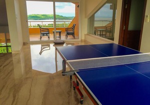 DOLPHIN HEIGHTS, Ocean View Villa With a Private Infinity Pool