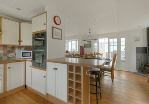 DOLPHINS LEAP, pet friendly, country holiday cottage in Charmouth