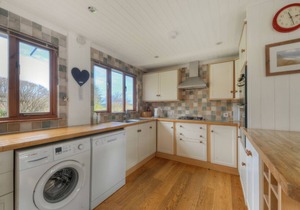 DOLPHINS LEAP, pet friendly, country holiday cottage in Charmouth