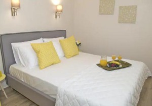 Domenica Apts I