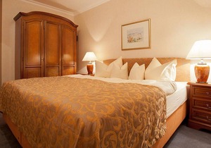Doppelzimmer mit separatem Wohnteil, Mansarde, Balkon, Bad/WC, Stammhaus