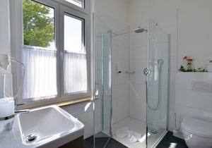 Doppelzimmer Klein 14qm mit WC und Dusche