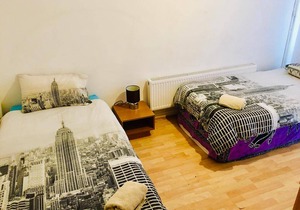 Double Bedroom in House Share to let at Stepney Green
