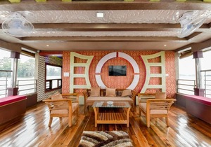 Double-Decker floating Deluxe Houseboat