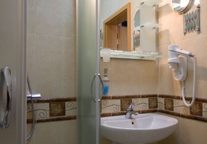 DOUBLE ROOM 5 in a quiet hotel at the sea