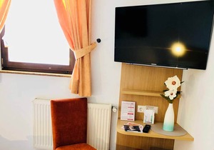 Double Room, Cat A, Non Smoking, Toilet and Shower - Hotel Werneths Landgasthof Hirschen