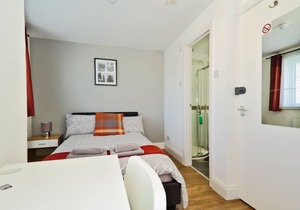 Double Room Private Bathroom @ Harlinger Lodge