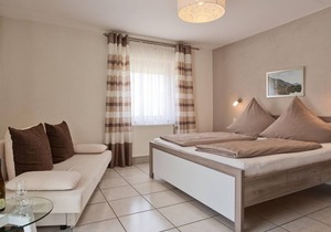 Double room, room 8 - Gästehaus Alexanderhof