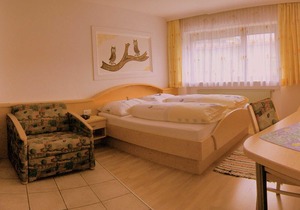 Double room with shower od. Bathroom, toilet - private room Waltraud Gattringer