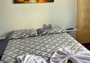 Double room with private bathroom, Wi-Fi, air conditioning and TV.