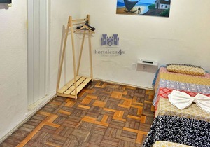 Double room with private bathroom, Wi-Fi, air conditioning and TV.