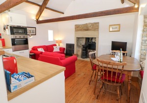 DOVE COTTAGE, romantic, character holiday cottage in Allendale