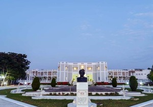 Dowlat Villas Palace