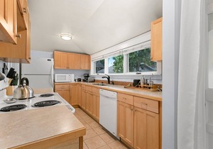 Downtown Abode w/Hot Tub – Walk to CSU & Old Town