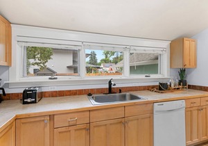 Downtown Abode w/Hot Tub – Walk to CSU & Old Town