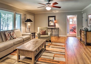 Downtown Austin Home w/ Patio, 3 Mi. to SoCo!