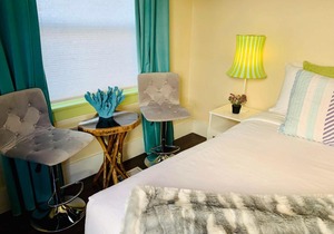 DOWNTOWN Clean & Comfortable Private Room