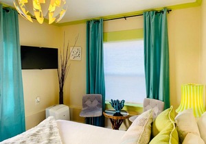 DOWNTOWN Clean & Comfortable Private Room