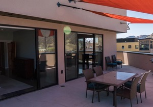 Downtown Convenience, Bright And Beautiful!