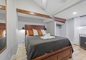 Downtown Getaway - Unit B