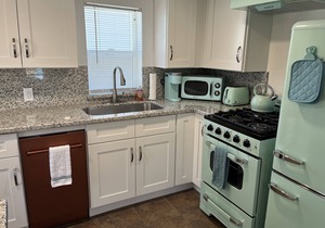 Downtown Green Gable Bungalow with AC, Fully Fenced Yard, W/D, 2 Smart TVs, WiFi