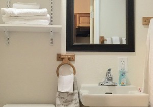 Downtown Kenai Full Kitchen Suite