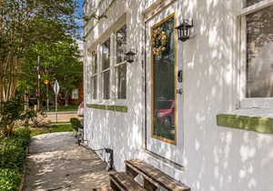 Downtown Private Apartment