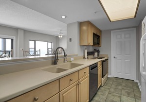 DR 1405 - Beautiful oceanfront condo with tennis, pool and easy beach access