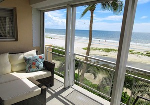 Dreamy Island Getaway for Two! 1B/1B Beachfront Vacation Condo at Leonardo Arms With Fantastic Views!