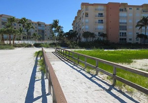Dreamy Island Getaway for Two! 1B/1B Beachfront Vacation Condo at Leonardo Arms With Fantastic Views!