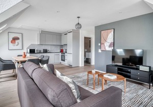 Dreamy Wiedikon 4.5 Room w/Storage & W/D, 3 min to Market, by Blueground