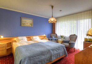 Dreibettzimmer mit Bad und WC