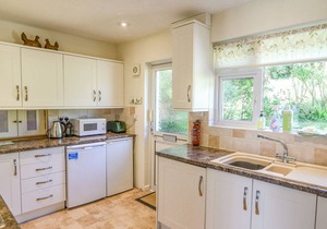 DRIFTWOOD, family friendly, country holiday cottage in Charmouth
